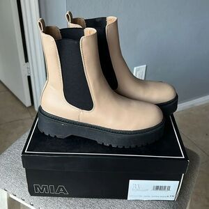 MIA leigha boot